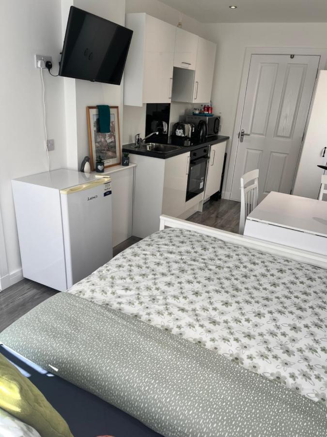 Modern Comfy One Bed Apartment - Free Parking Glasgow Exteriör bild