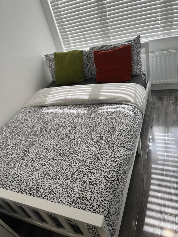 Modern Comfy One Bed Apartment - Free Parking Glasgow Exteriör bild